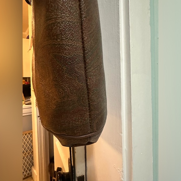 Authentic Extremely Large Etro leather shoulder bag. - Picture 9 of 14